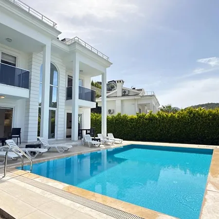 빌라 Modern 4 Bedroom 페티예