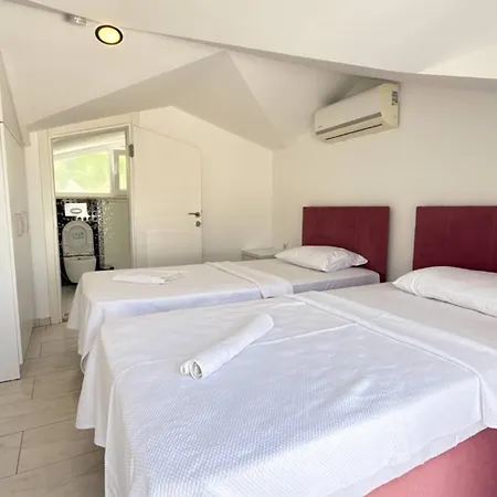 Modern 4 Bedroom 빌라 페티예