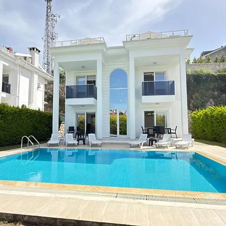 Modern 4 Bedroom 빌라